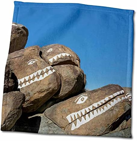 3DROSE ארהב, קליפורניה, טרונה פינקלס. סלעים צבועים בפרצופי תנין - מגבות