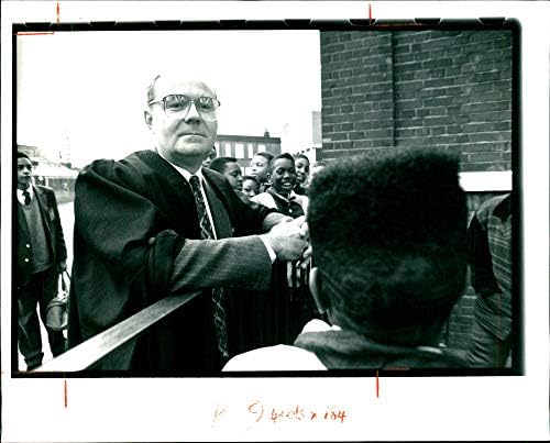 תמונת וינטג 'של בריאן ג' ונס, מנהל בית הספר לשעבר של הארכיבישוף טניסון39