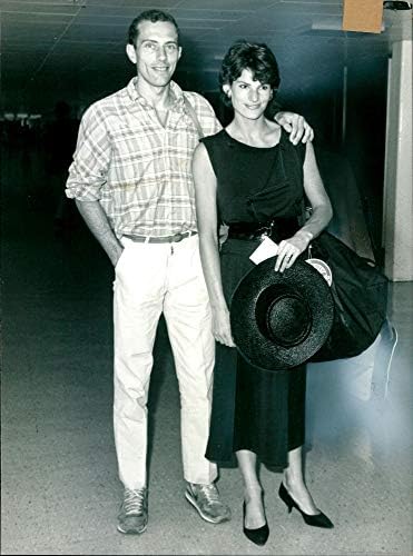 תצלום וינטג 'של סטיב אובט עם אשתו רחל.