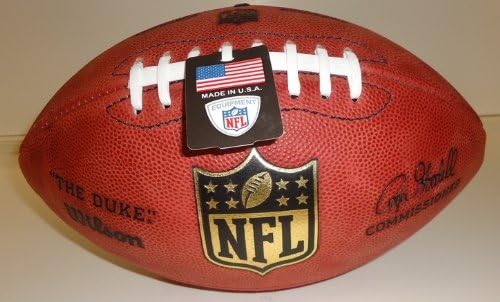 בארי סנדרס חיצה את הכדורגל הרשמי של NFL